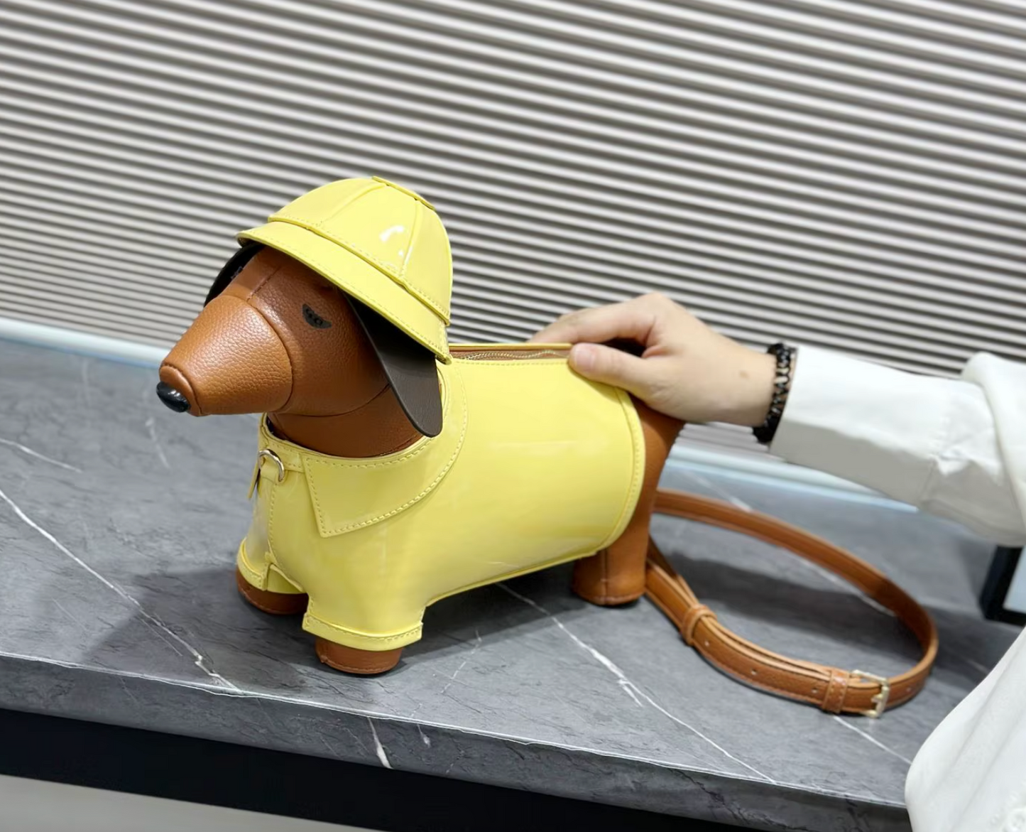 Dachshund-Shaped Crossbody Bag 🐾